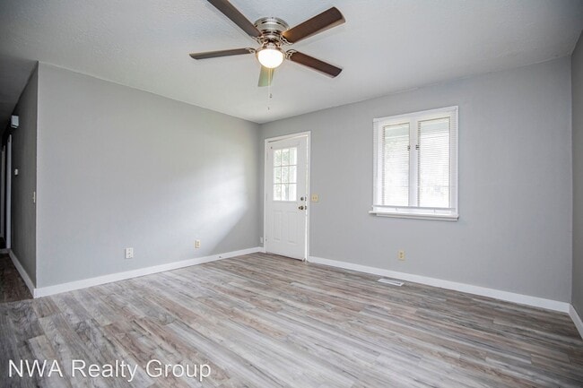 Building Photo - 3 br, 2 bath House - 1202 Royal Drive