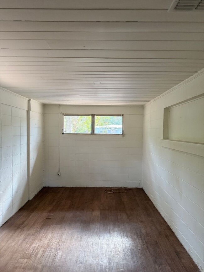 Foto del edificio - 3/1 off Orange Ave available now