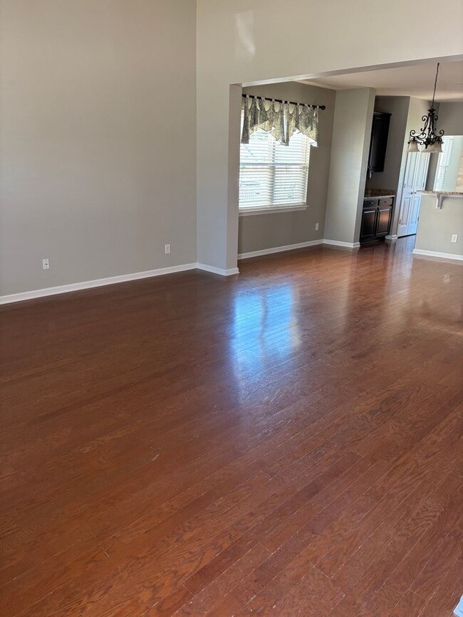 Building Photo - Great 4-Bedroom, 3-Bath