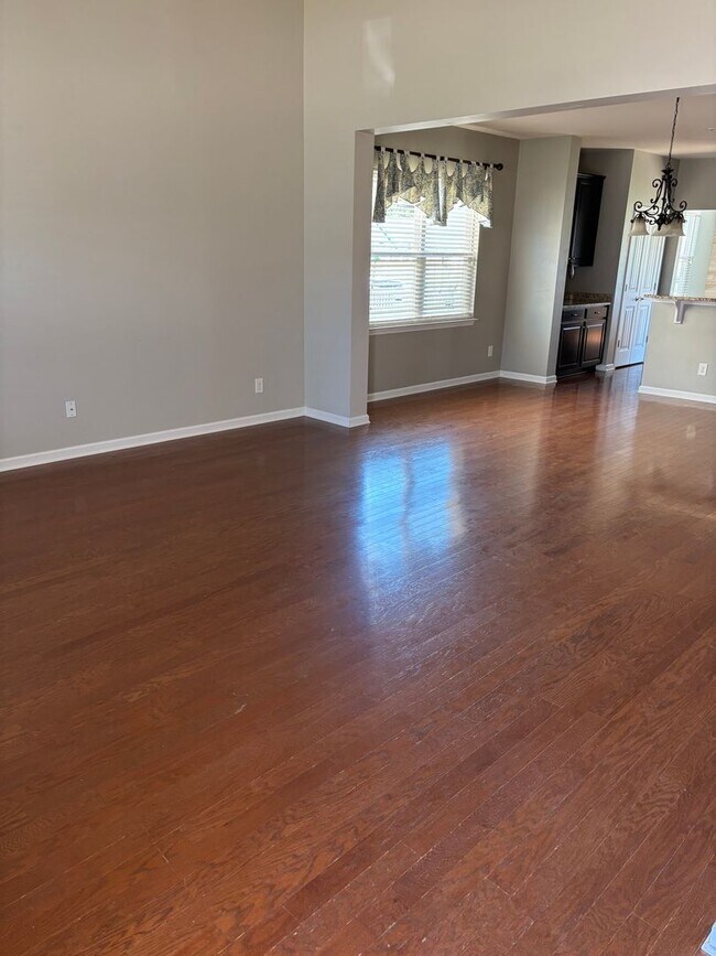 Foto del edificio - Great 4-Bedroom, 3-Bath