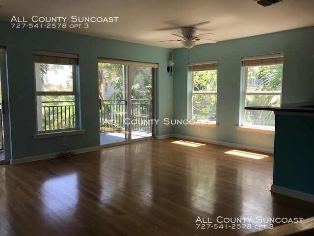 Foto del edificio - 7702 Bayshore Dr