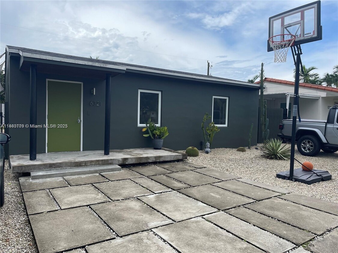 Primary Photo - 6321 SW 43rd St