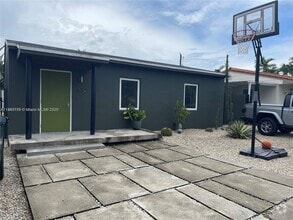 Building Photo - 6321 SW 43rd St