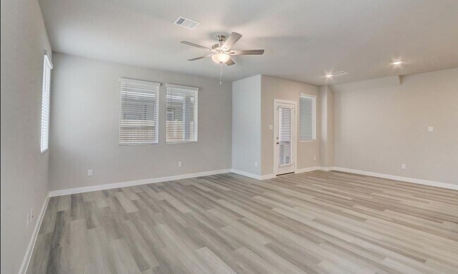 Foto del edificio - 8403 Arden valley Ln