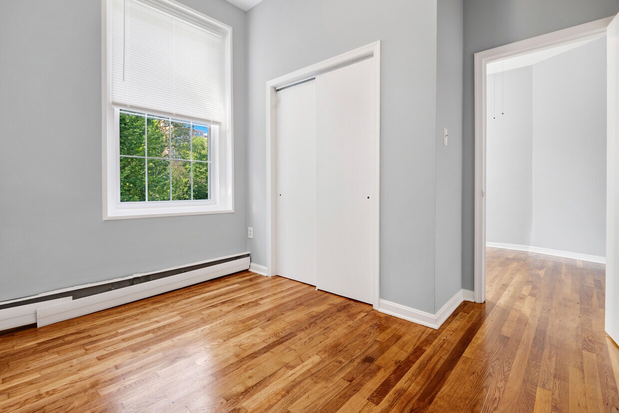 Foto principal - 100 F St SE