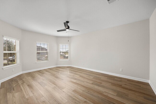 Building Photo - 3057 Sorrento Hl Dr