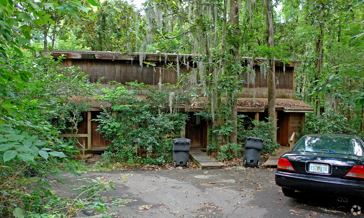 Primary Photo - 302 Vantage Point Ln