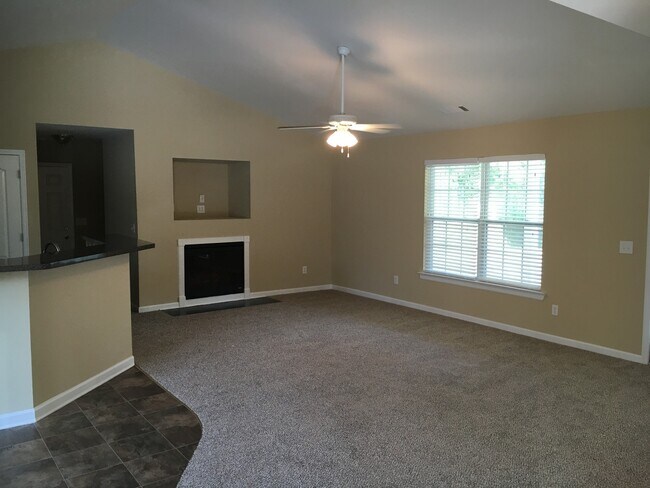Building Photo - Beautiful 3 bedroom Home! (Updated Pictures Coming Soon)