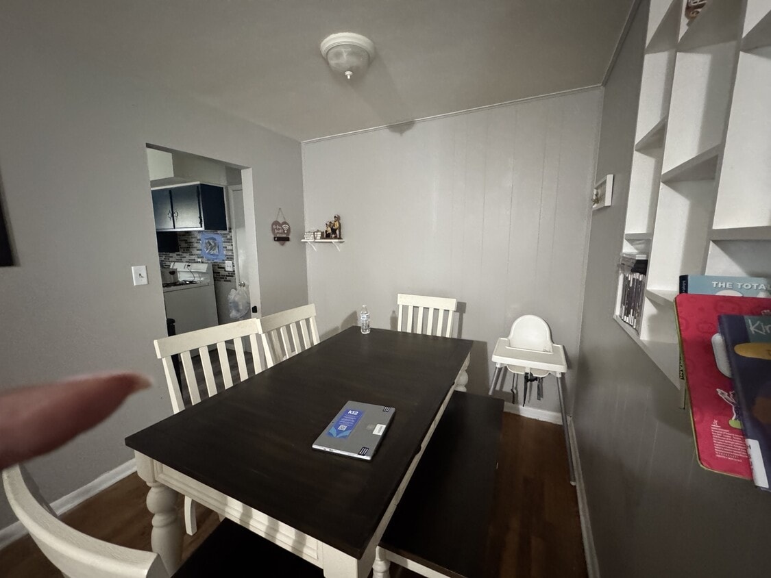 Foto del edificio - 1815 E 83rd St
