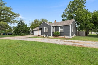 Building Photo - 1502 N Andover Rd