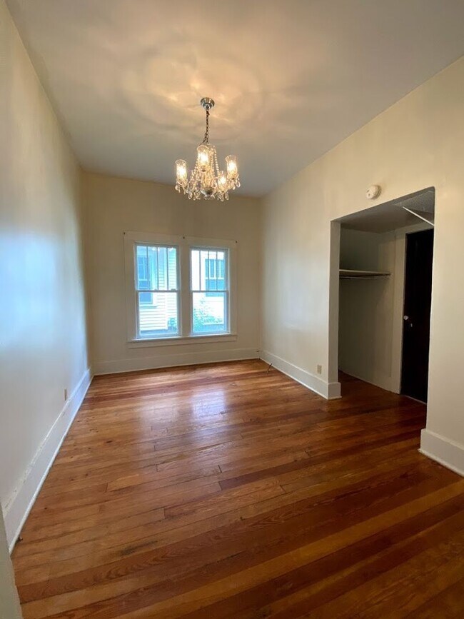 Building Photo - ****AVAILABLE AUGUST 2027**** 4 Bed House with 5 Person Occupancy