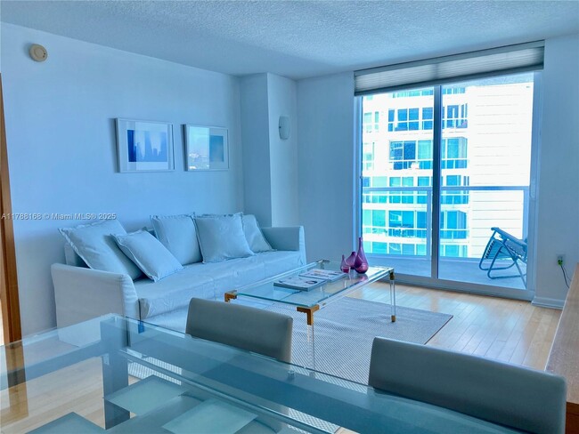 Building Photo - 2101 Brickell Ave