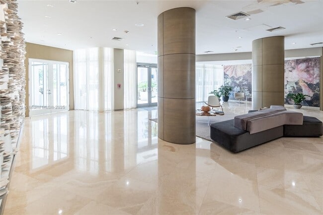 Foto del edificio - 10275 Collins Ave
