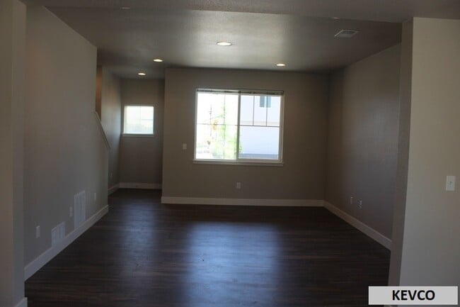 Building Photo - Gorgeous House in Dry Creek Neighborhood!