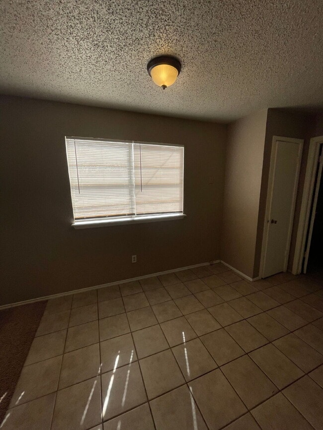Building Photo - House Located Between W. Loop 289 & Marsha Sharp & Within One Block Of LCU Campus!