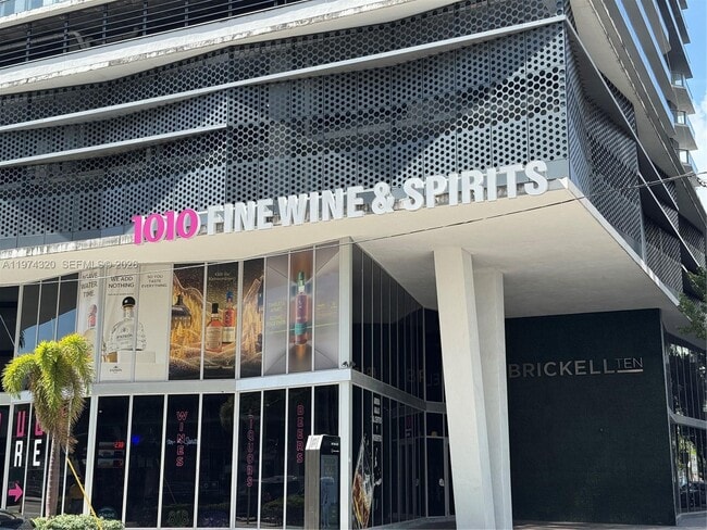 Building Photo - 1010 SW 2nd Ave