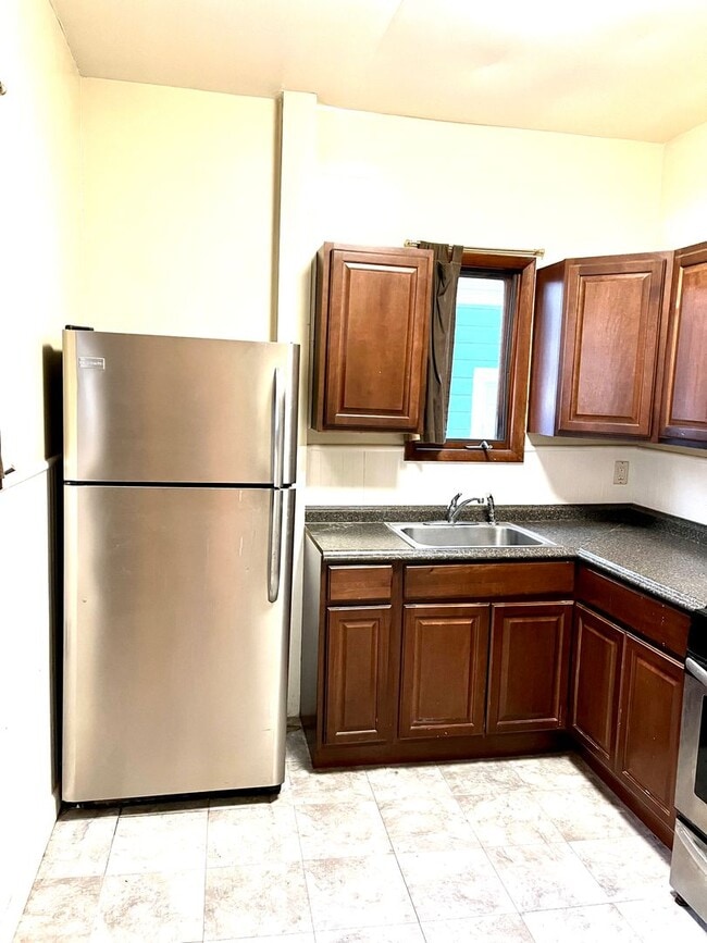 Building Photo - 145 Parkside Ave