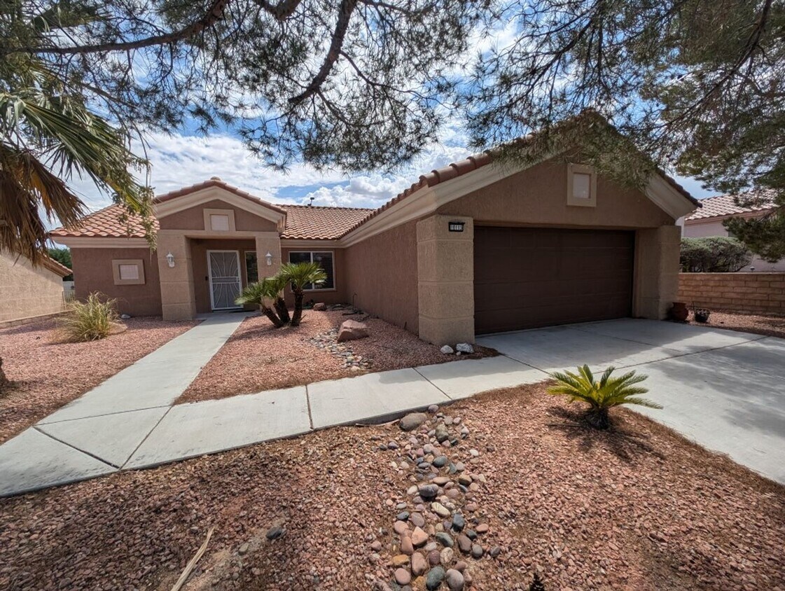 Foto principal - 10113 Cresent Creek Dr
