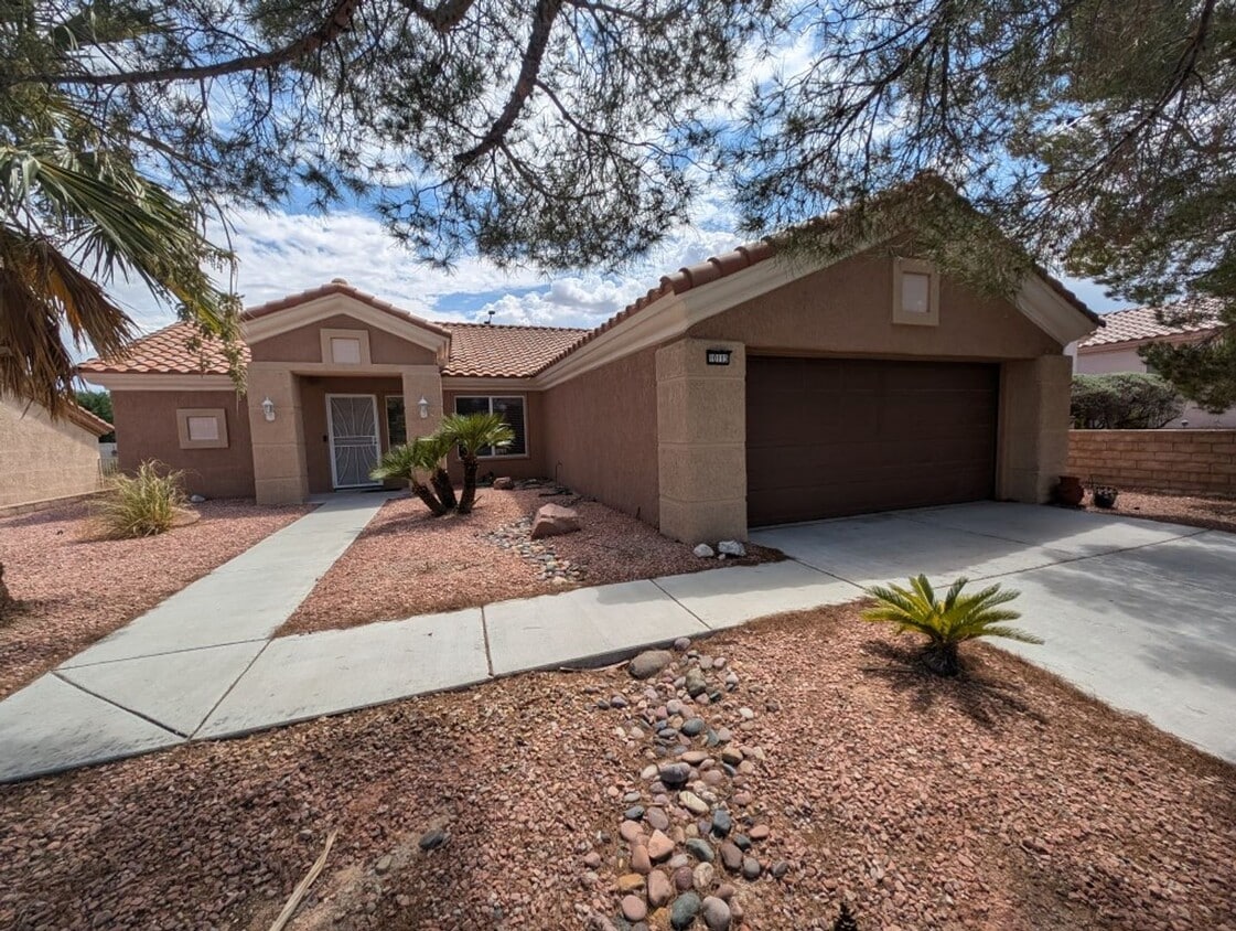 Primary Photo - 10113 Cresent Creek Dr