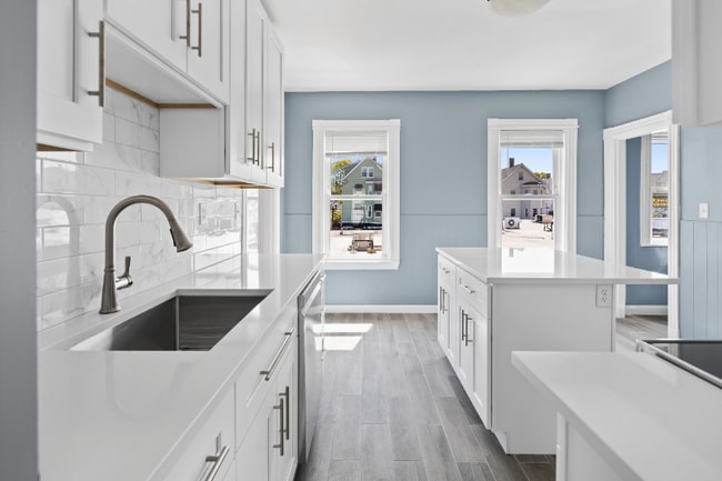 Building Photo - 10 Morris St