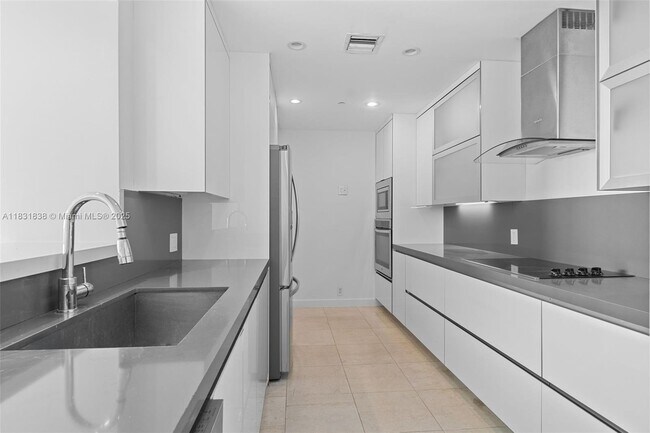 Building Photo - 251 Crandon Blvd
