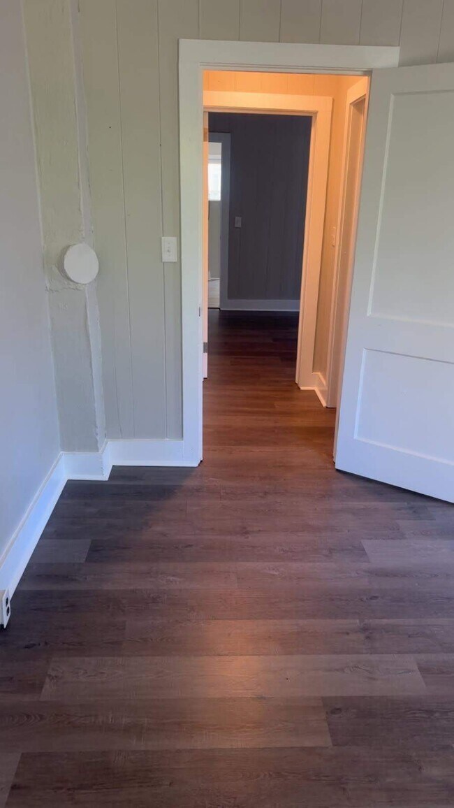 Building Photo - 807 Rountree Ave SE