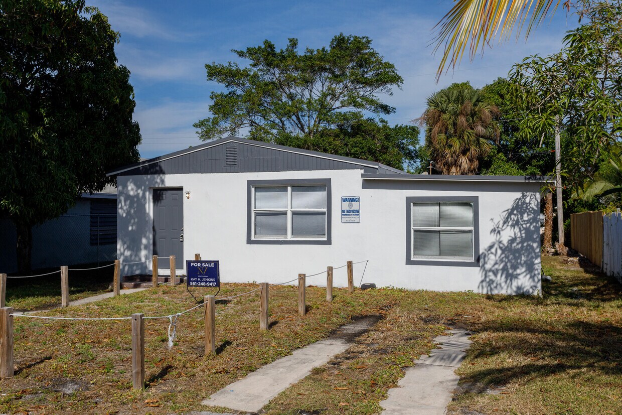 Foto principal - 1164 W 31st St