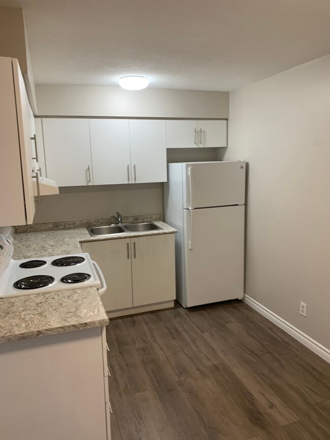 Building Photo - 281 Millard St
