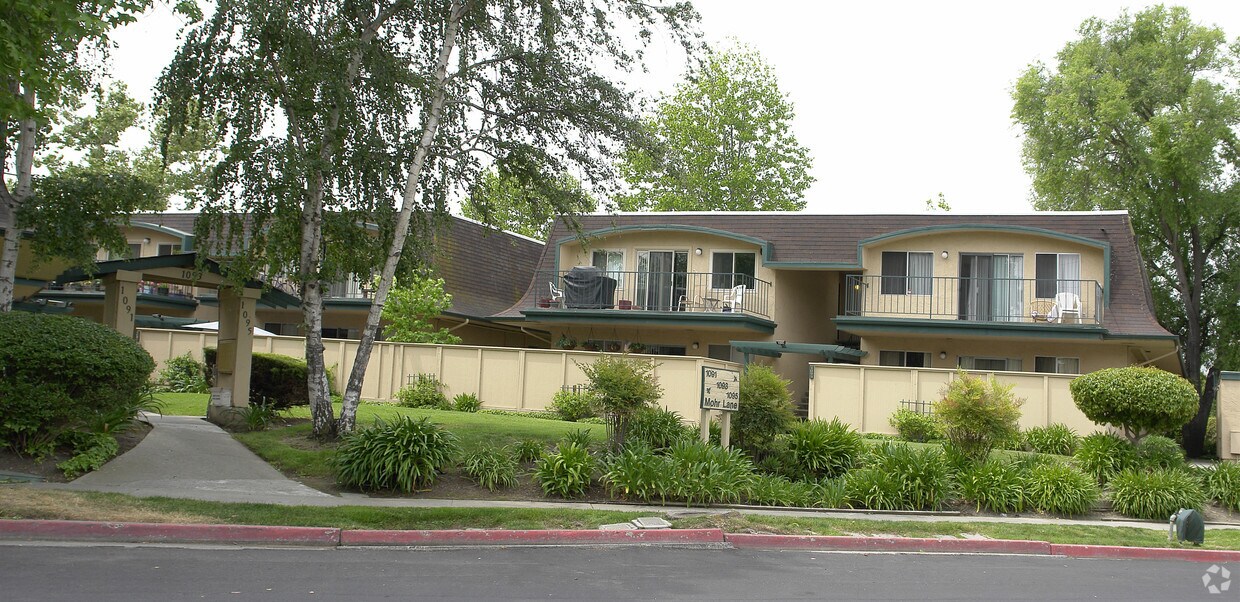 Foto del edificio - 1091-1095 Mohr Ln