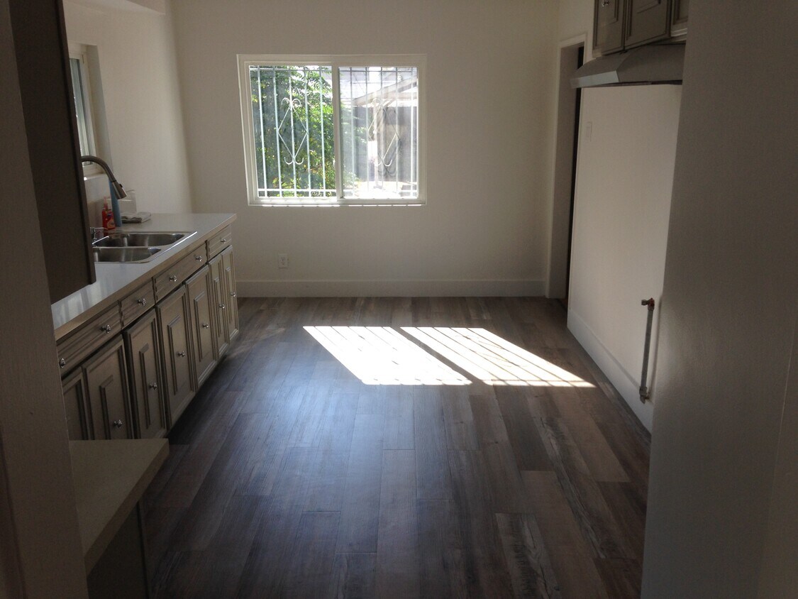 Foto principal - 244 W 49th St