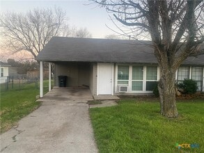 Building Photo - 712 Sutton Dr