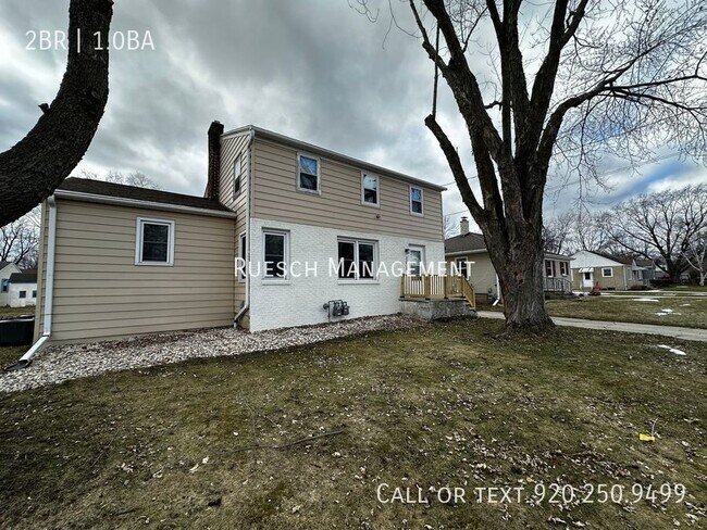 Building Photo - Beautiful 2 Bedroom 1 Bath Spacious Lower ...