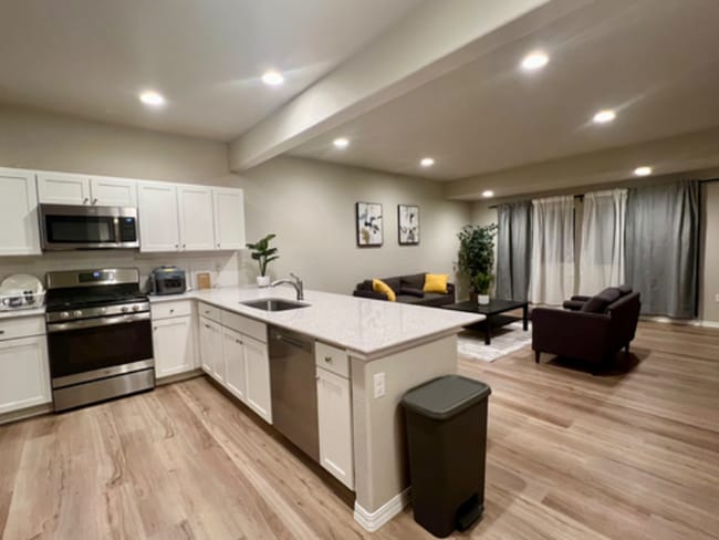 Photo - 5235 Aeroglide Lp House