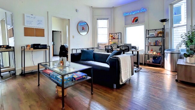 Foto del edificio - 1518 Emerson Ave N