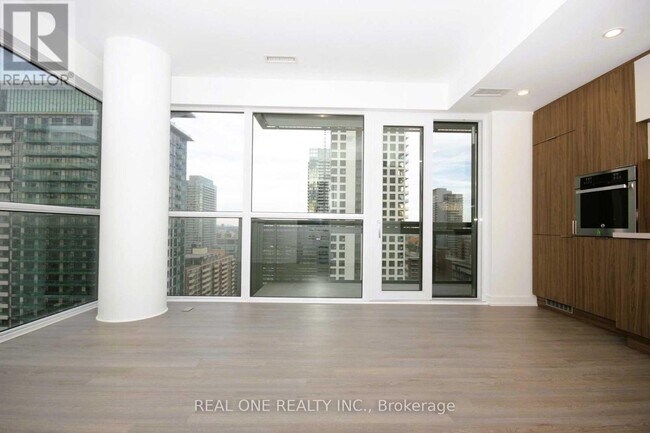 Building Photo - 39 Roehampton Ave
