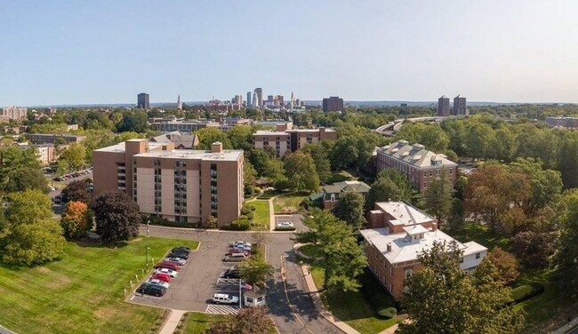 Foto del edificio - 170 Sisson Ave