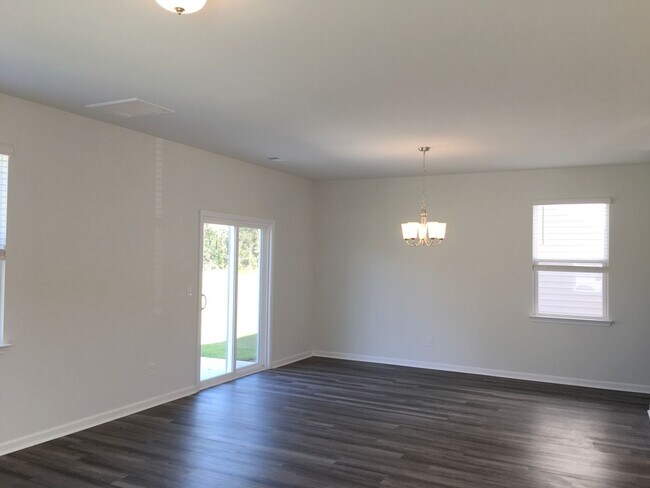 Building Photo - 4 Bedroom 2.5 Bath House in McKewn - Ladson