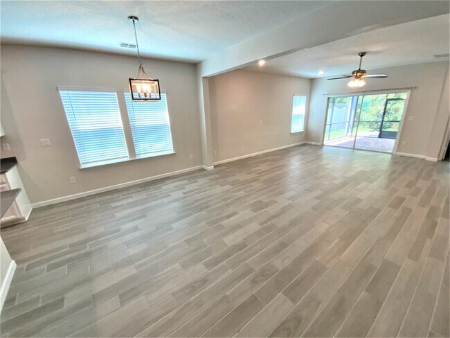Building Photo - 425 Portada Dr