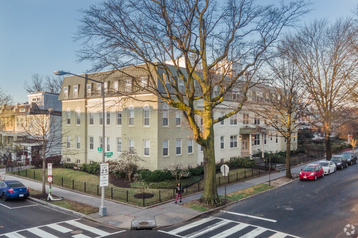 Foto principal - 1300 Taylor St NW