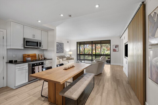 Building Photo - 11818 Pebblewood Dr