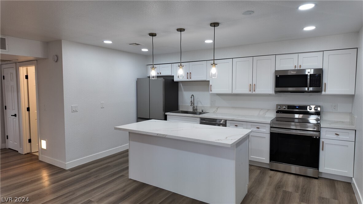 Foto principal - 5170 River Glen Dr