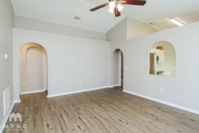 Building Photo - 8537 English Oak Dr