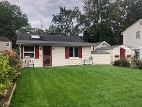 Building Photo - 29 Manito Ave