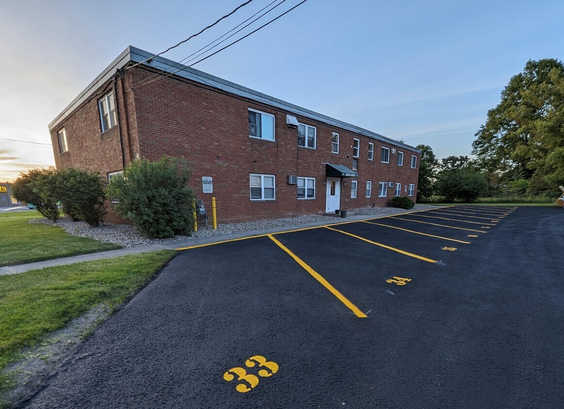 Primary Photo - 540 W College St