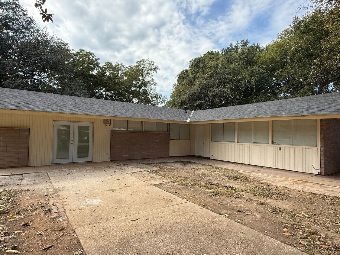 Primary Photo - Newly Renovated Home in Blanchard, La