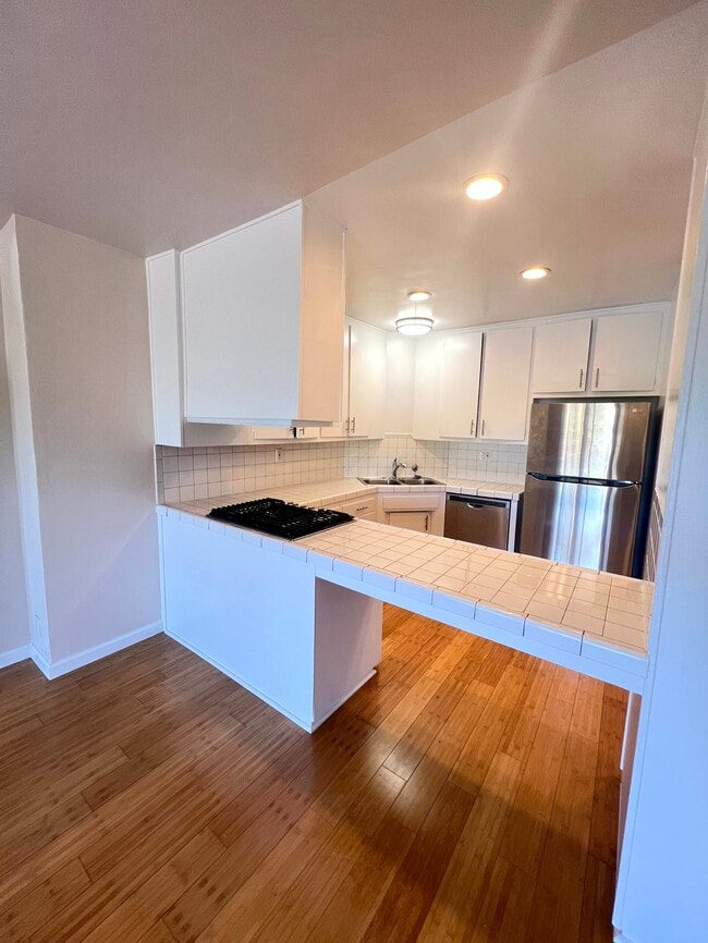 Building Photo - 2637 S Centinela Ave