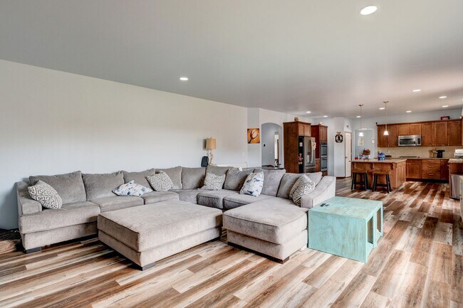 Foto del edificio - 4 Bedroom House in Gated Community
