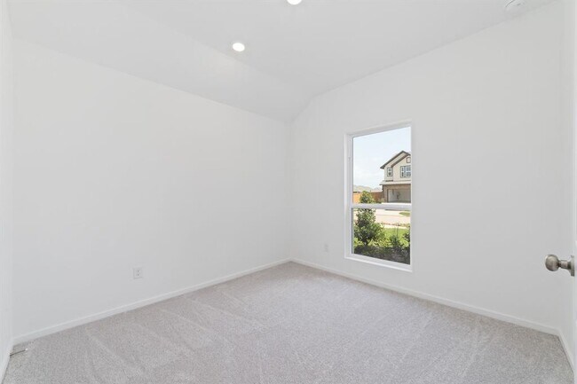 Building Photo - 27619 Village Cir Dr