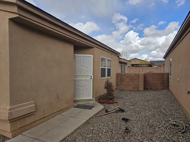 Front Right Entry - 1029 Desert Paintbrush Loop NE