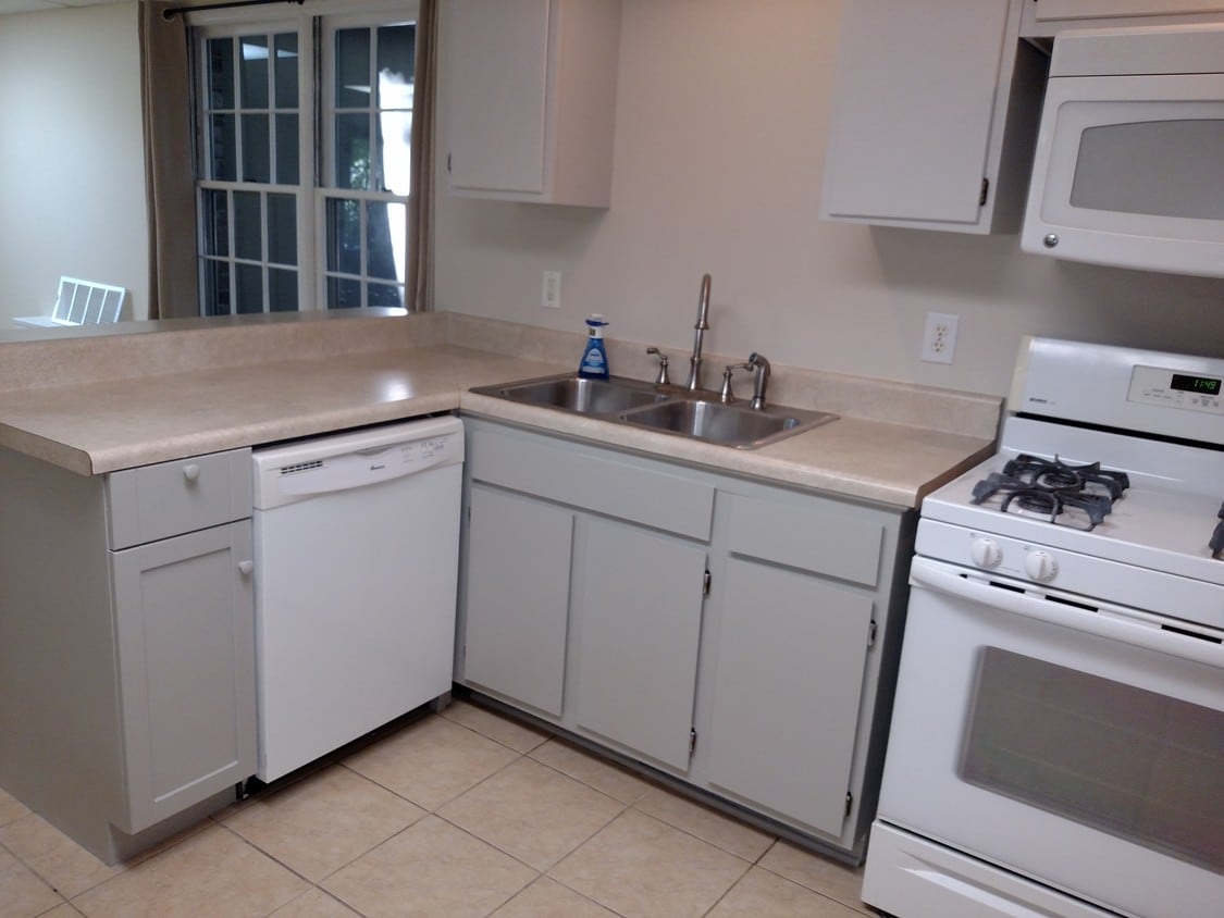 Kitchen - 106 Hickory St